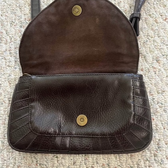 Matt & Nat crossbody purse. Brown. Magnet & zipper close. Vegan - Picture 4 of 8